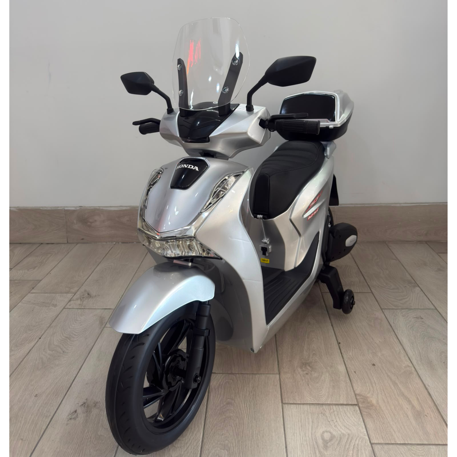 Moto Elettrica per Bambini Honda SH125 Verniciato 12V con Licenza Ufficiale Luci Led Suoni Realistici MP3 Integrato