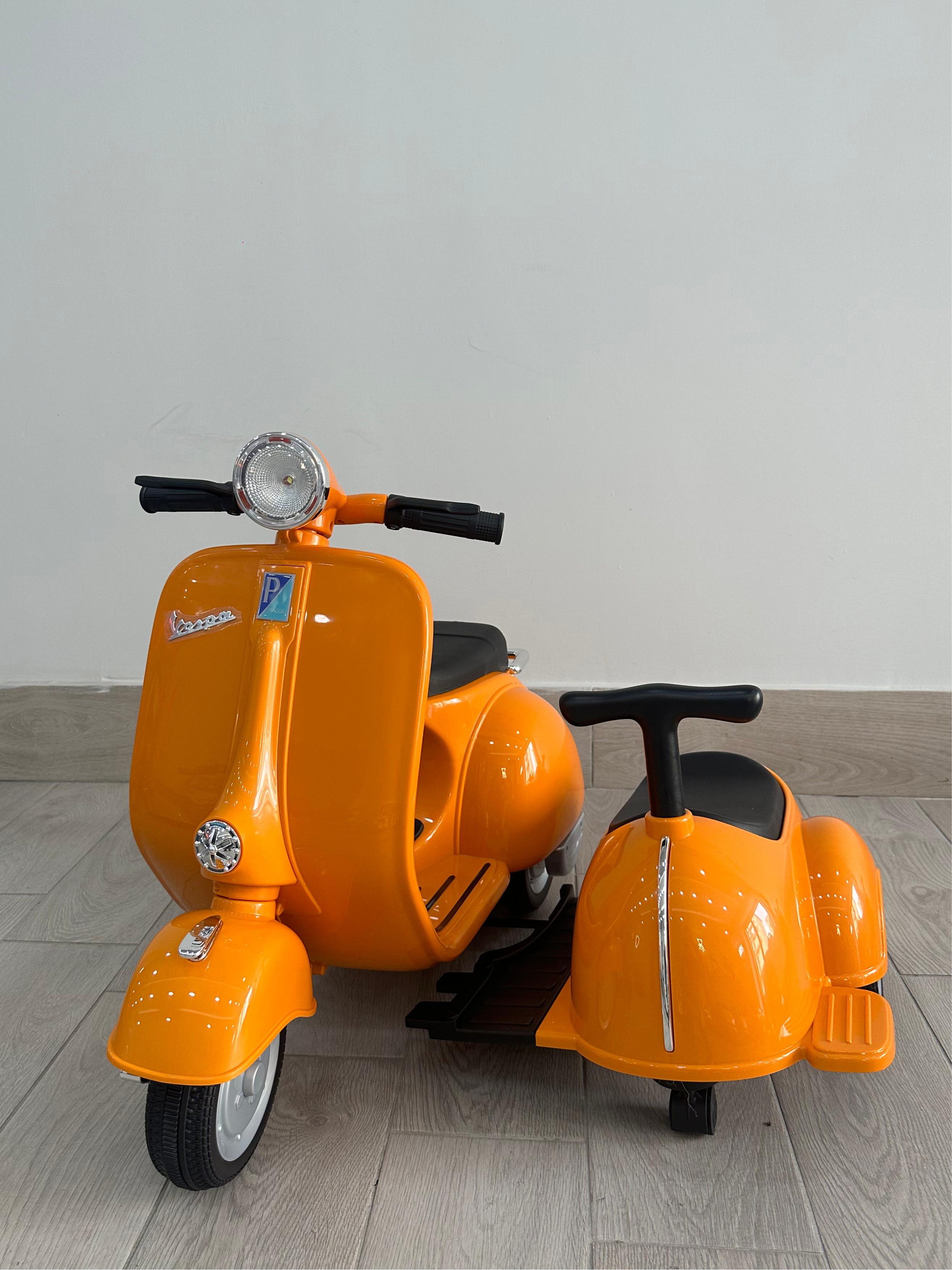Moto Elettrica per Bambini Vespa Sidecar Small 2.0 6V con Licenza Ufficiale Luci Led Suoni Realistici Mp3 Bluetooth Telecomando