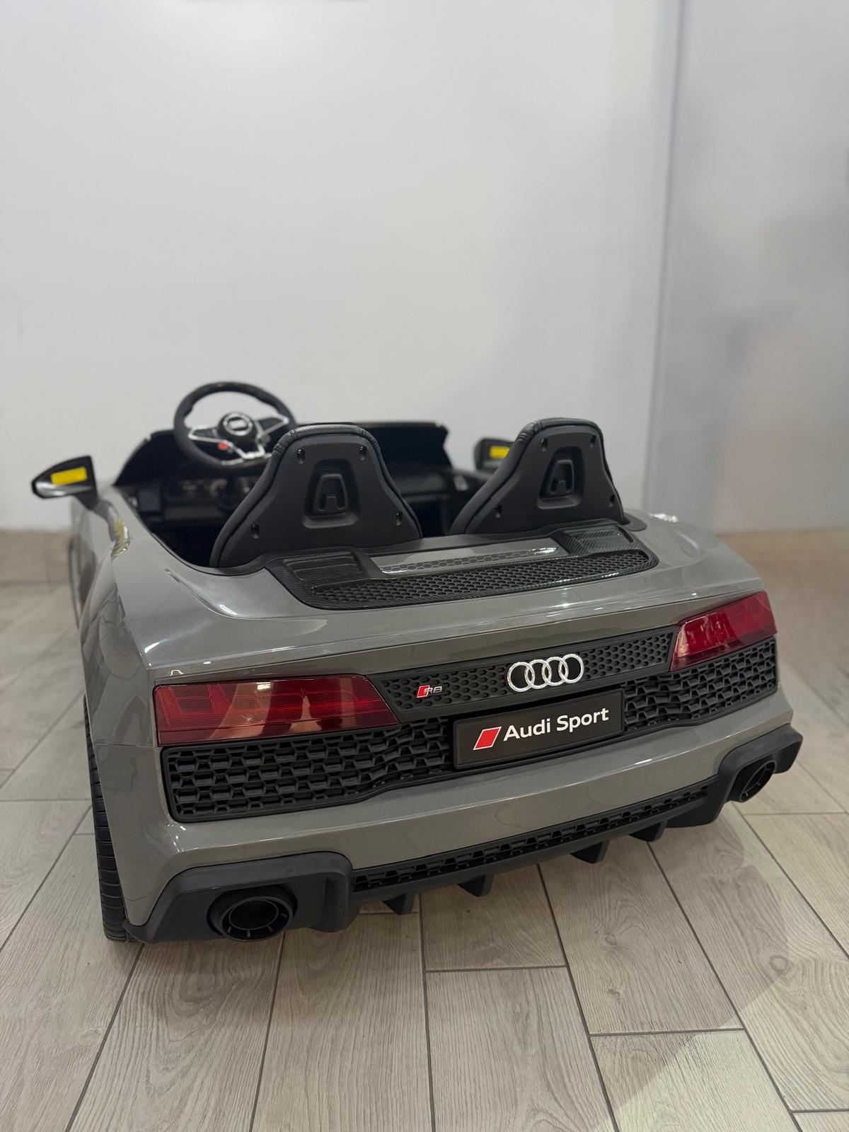 Auto Elettrica per Bambini Audi R8 Sport big 24v full optional con Licenza Ufficiale Luci Led Suoni Realistici Cinture di Sicurezza