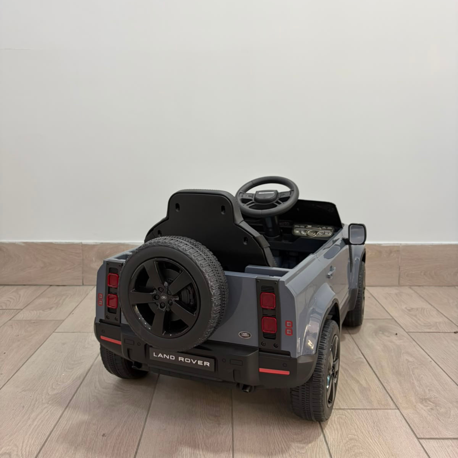 Auto Elettrica per Bambini Land Rover DEFENDER 12V con Licenza Ufficiale Luci Led Suoni Realistici Telecomando Cinture di Sicurezza