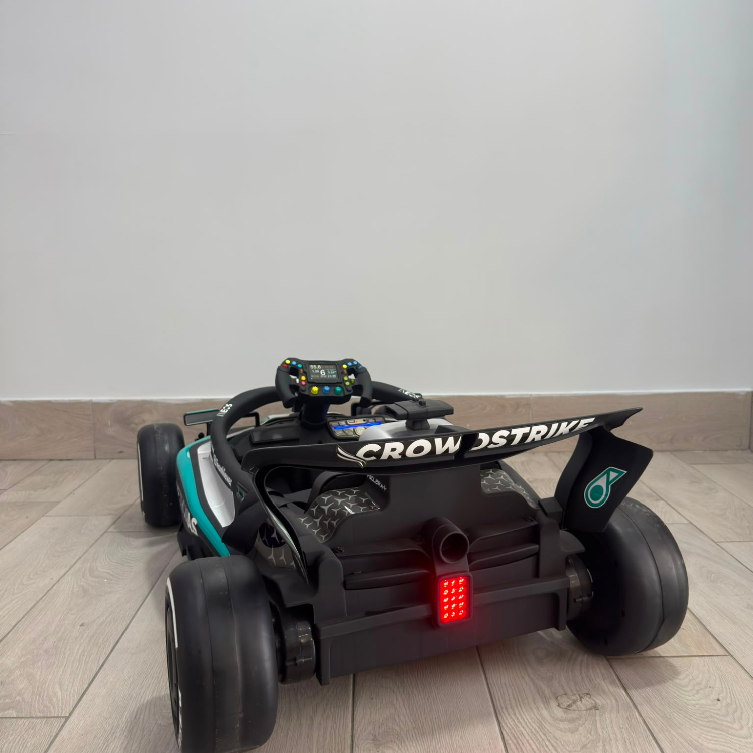 Auto Elettrica per Bambini Mercedes AMG F1 12V con Licenza Ufficiale Luci Led Suoni Realistici Display MP4 Telecomando Cinture di Sicurezza