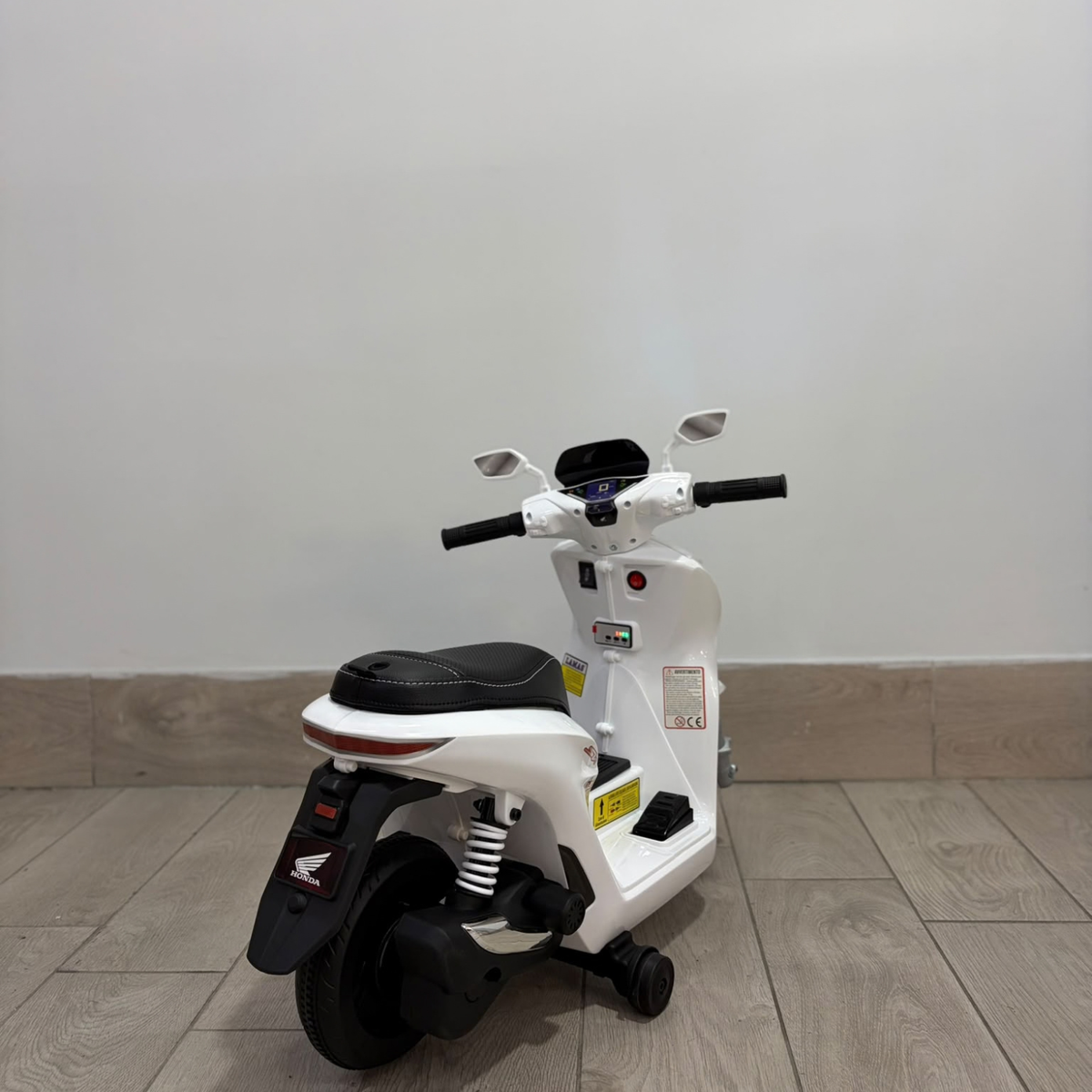 Moto Elettrica per Bambini Honda SH125 Small 6V con Licenza Ufficiale Luci Led Suoni Realistici MP3 Integrato