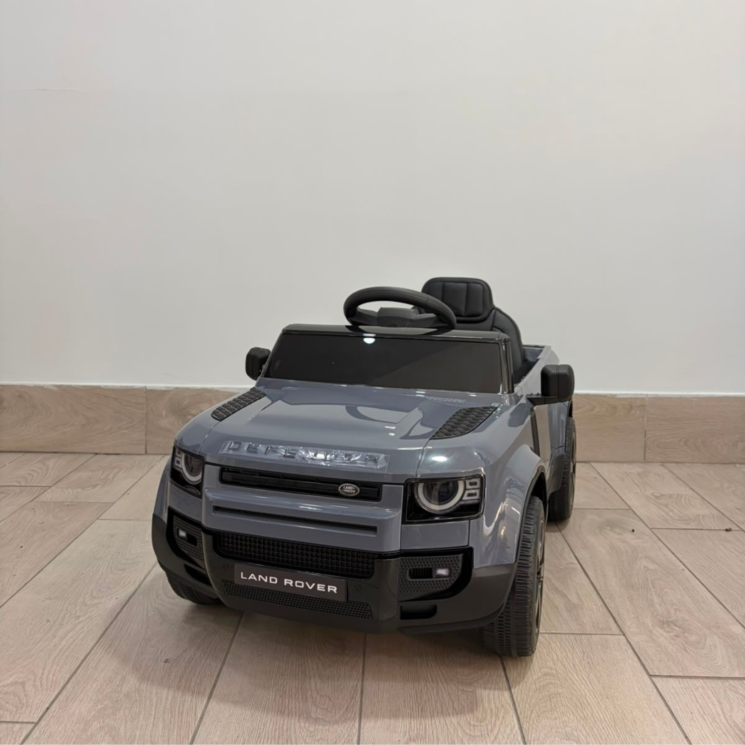 Auto Elettrica per Bambini Land Rover DEFENDER 12V con Licenza Ufficiale Luci Led Suoni Realistici Telecomando Cinture di Sicurezza