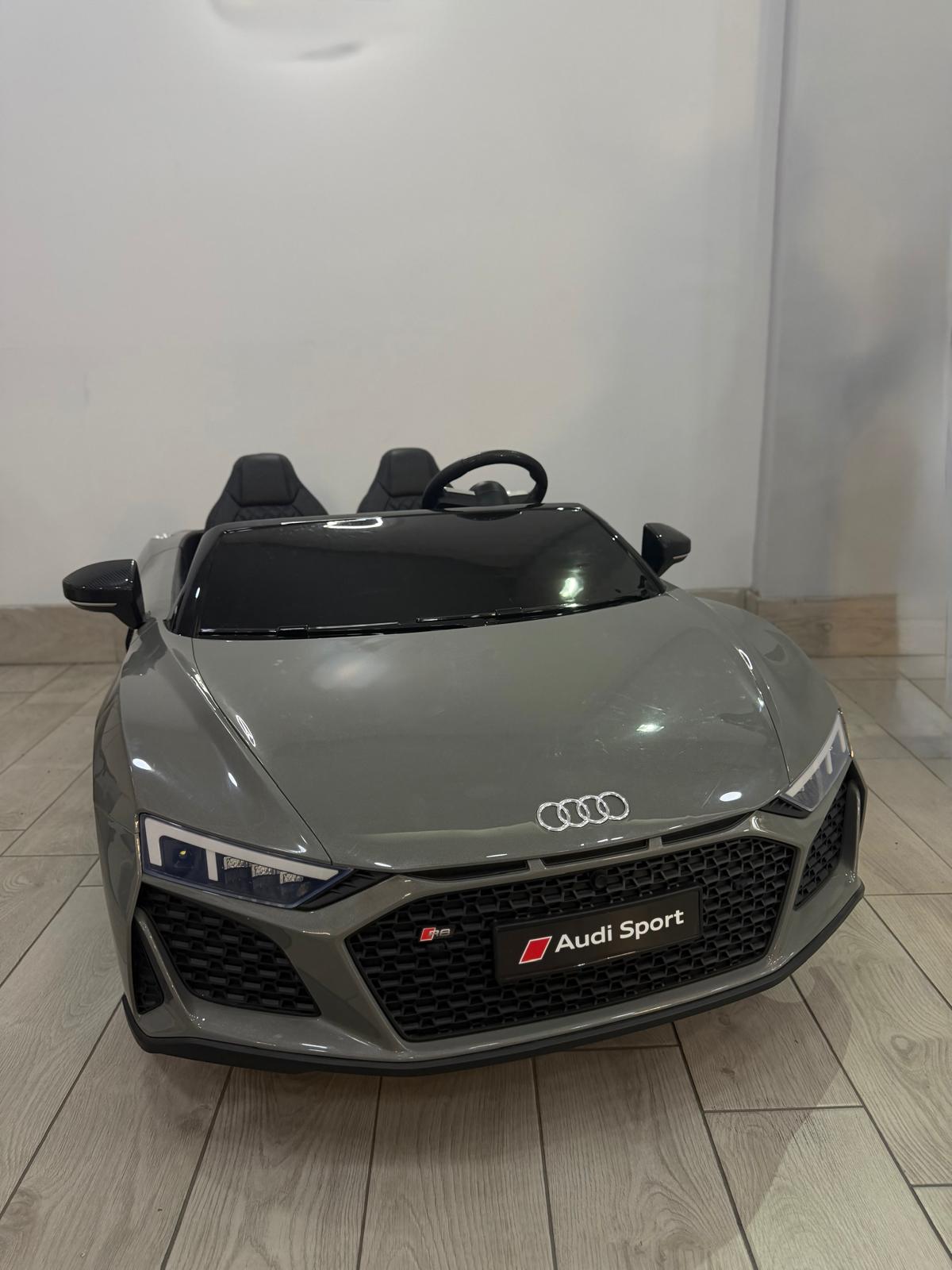 Auto Elettrica per Bambini Audi R8 Sport big 24v full optional con Licenza Ufficiale Luci Led Suoni Realistici Cinture di Sicurezza